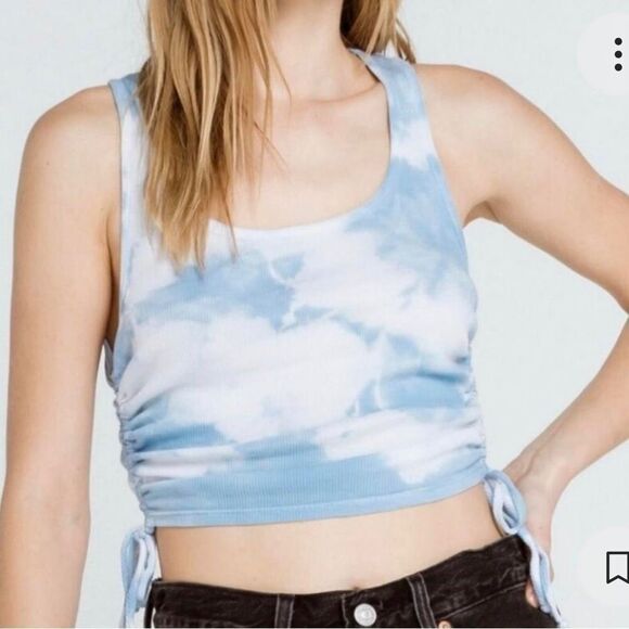 Full Tilt Blue and White Cloud  Ruched‎ Side Crop Tank - Picture 1 of 10